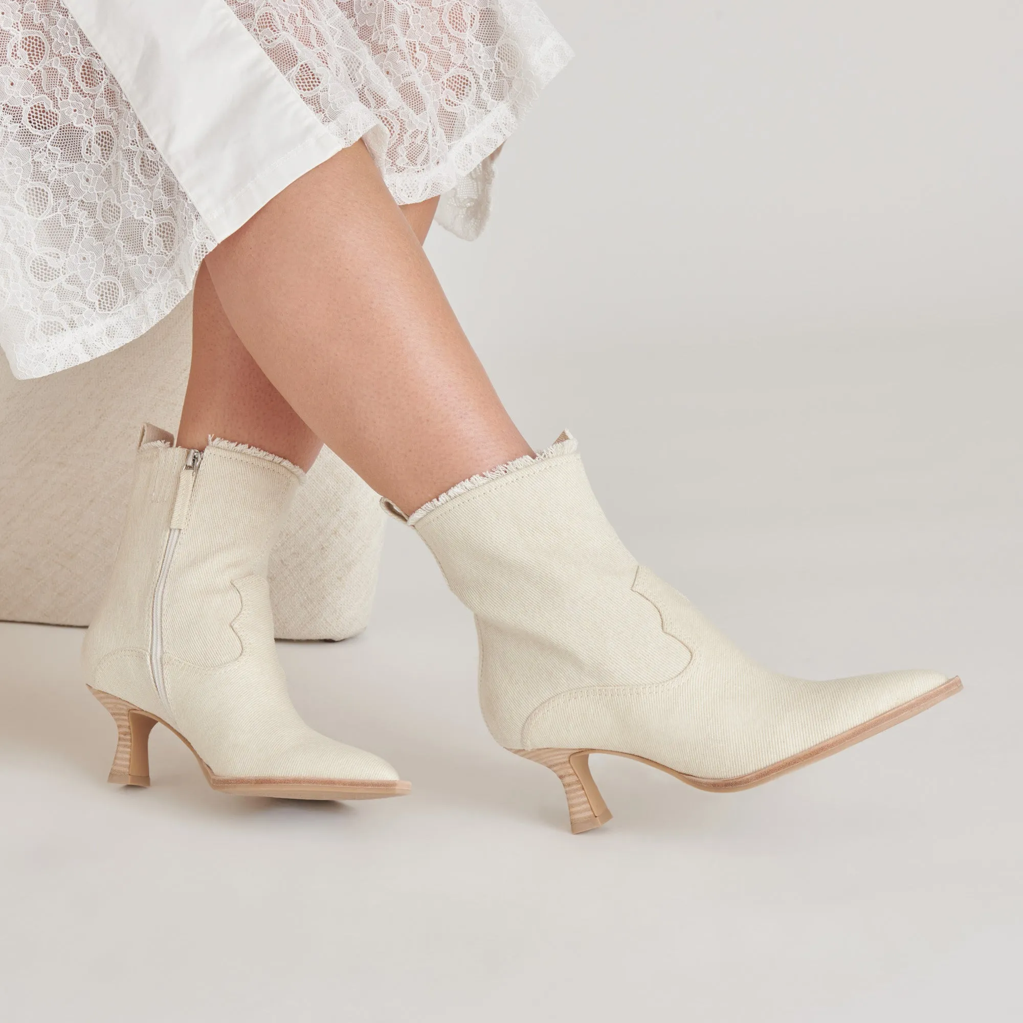 AUSTIN BOOTS IVORY DENIM Dolce Vita