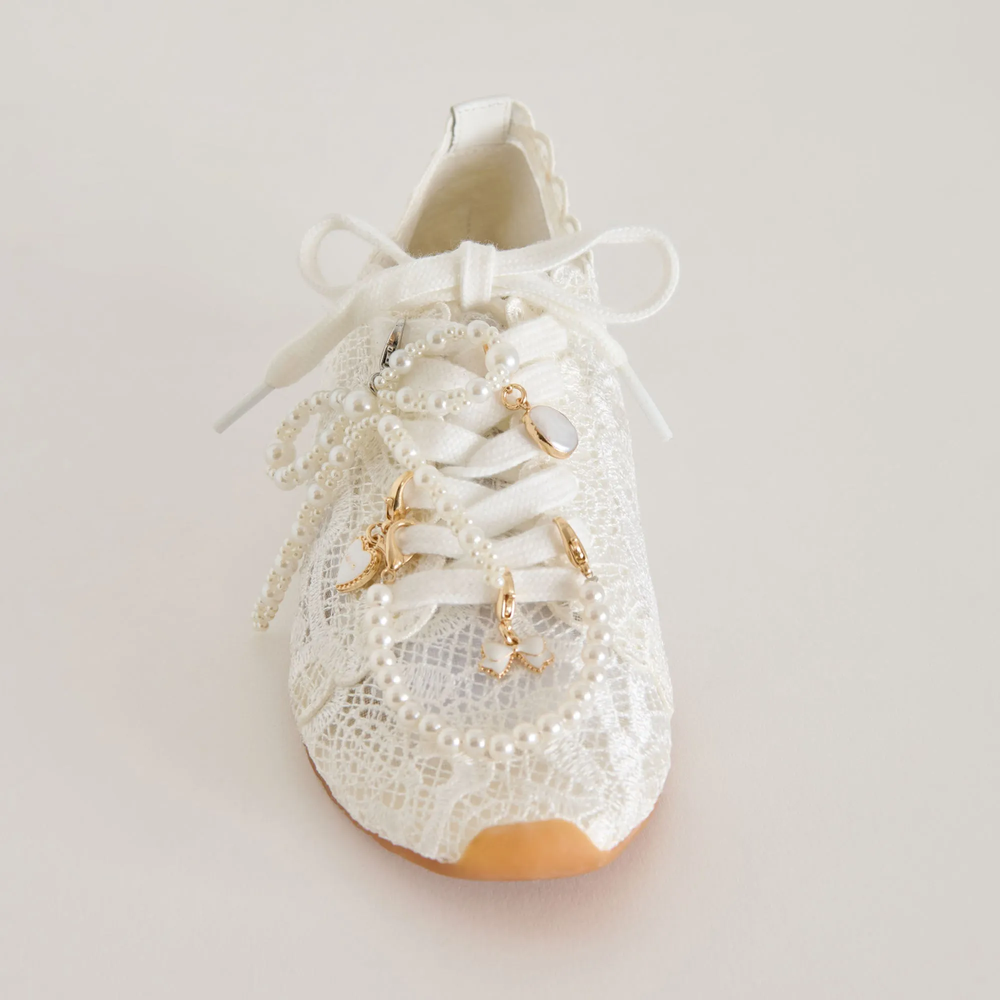 DAYANA SNEAKERS WHITE LACE   PEARL CHARM BUNDLE Dolce Vita