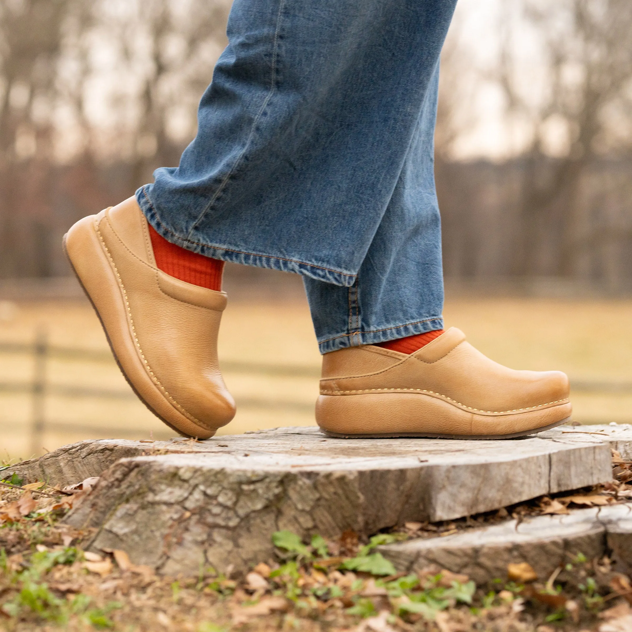 Platform Pro Honey Distressed Dansko