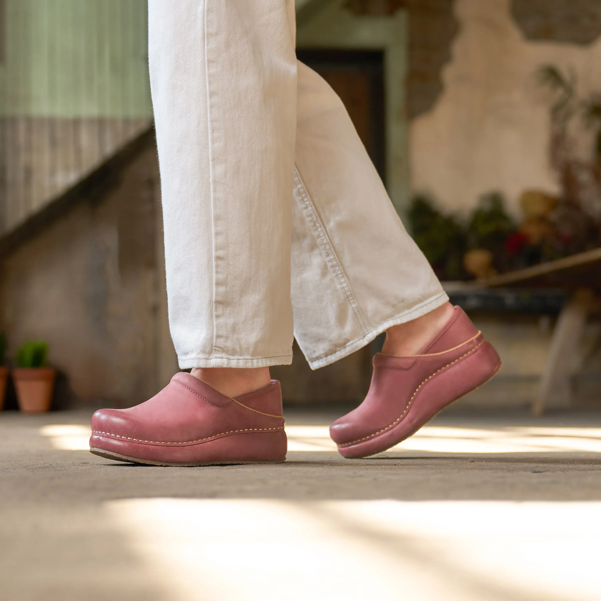 Platform Pro Rose Burnished Nubuck Dansko