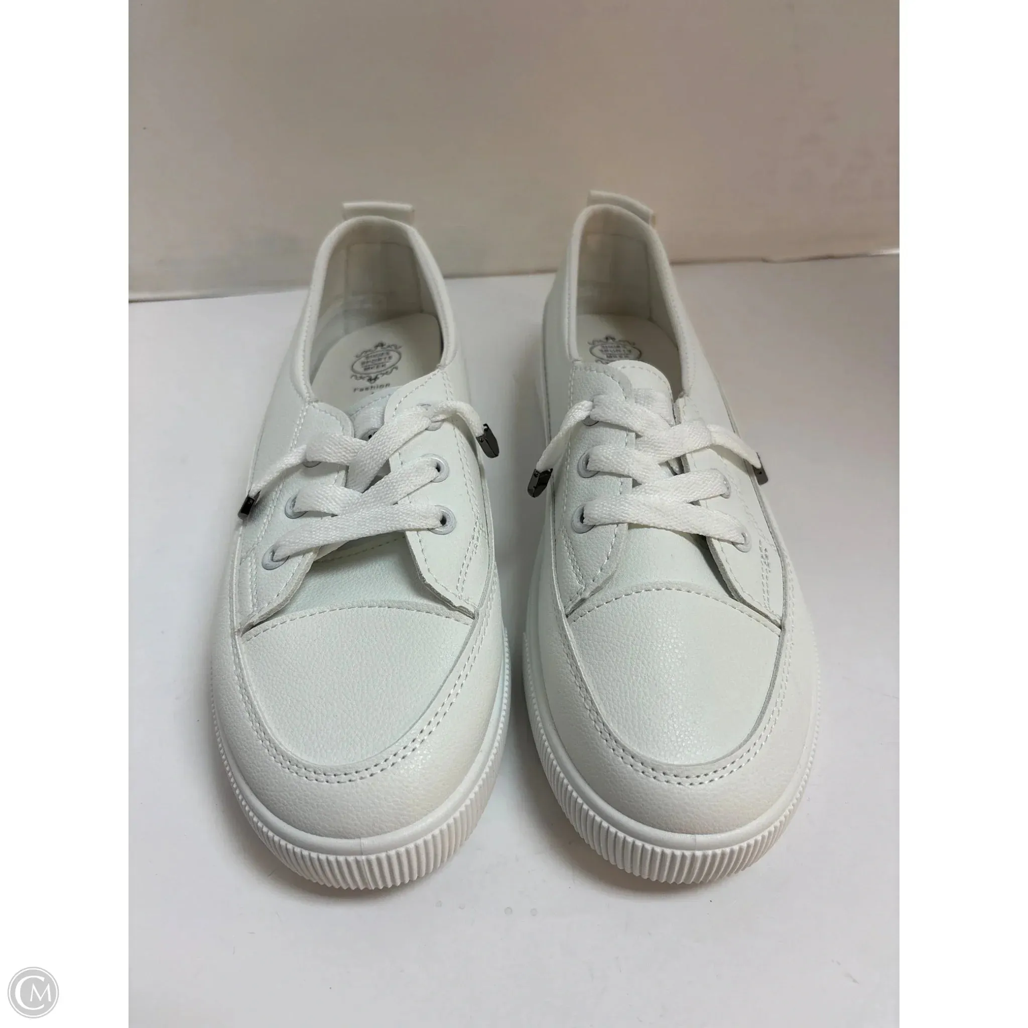 Shoes Sneakers By Clothes Mentor In White, Size: 10.5