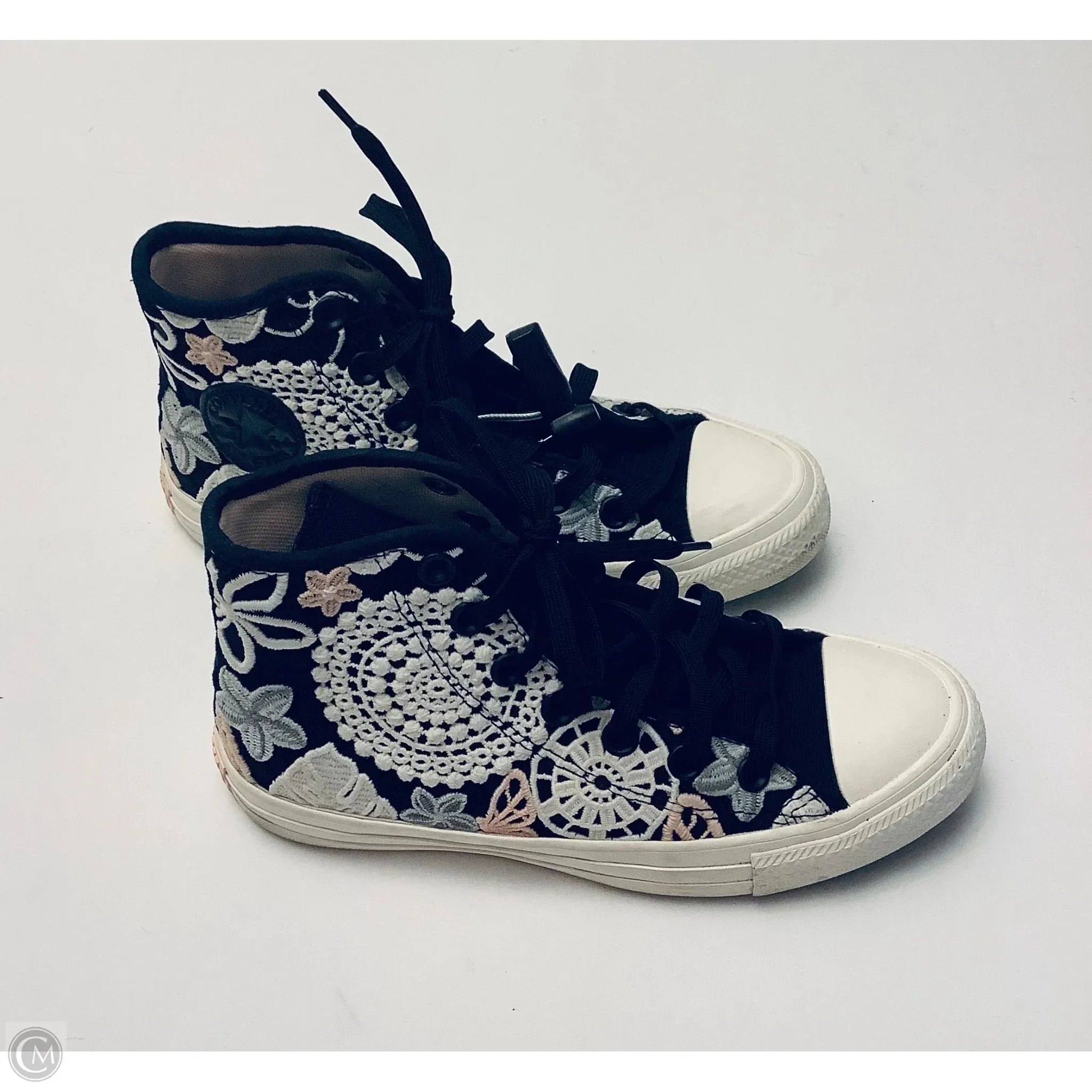 Shoes Sneakers By Converse In Black & White, Size: 6